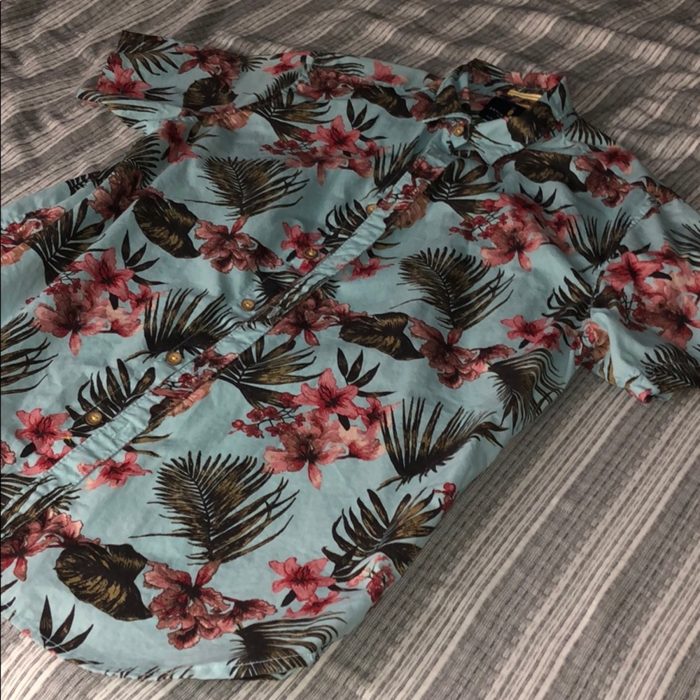 Men’s M Slim Fit Button-Up Shirt